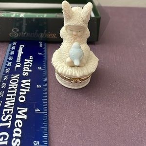 Snowbabies Department 56 “Tweet Tweet Tweet” #26297 Bisque Hinged box smokefree